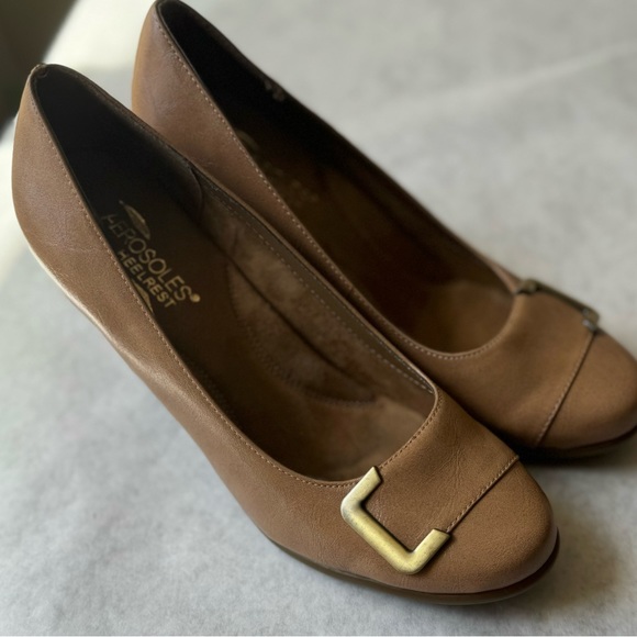 Tan Aerosoles Colorado Pump - Picture 4 of 4